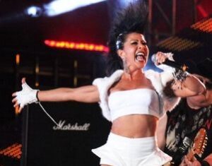 Alejandra Guzmán festeja aniversario en los premios oye Alejandra Guzmán Premios Oye